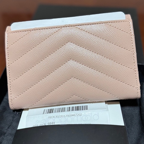 Saint Laurent CASSANDRE MATELASSÉ wallet in grain de poudre leather in tan-pink - Picture 4 of 5